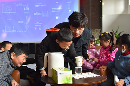 校地合作 清华大学、自贡荣县联手打造“荣县样板”_fororder_开展公益教育活动